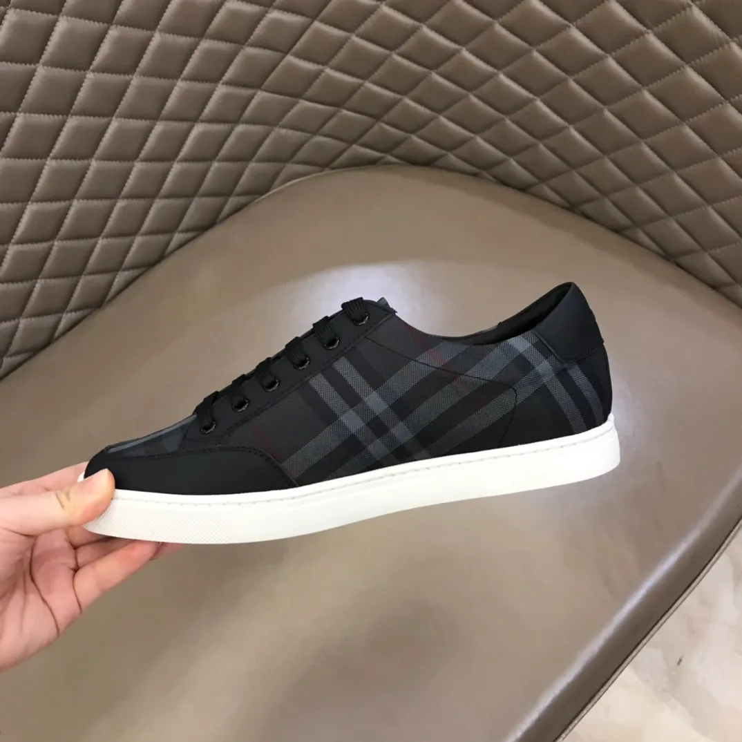 p360 "BURBERR*" men's classic low-top sneakers are reinterpreted in Vintage checkered cotton and matte calfskin, decorated with a new brand logo. First-layer sheepskin lining, embossed Burberry logo on the heel, and original TPU outsole! Size: 38-44